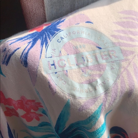 Hollister Color Changing Graphic Tee - Picture 2 of 2